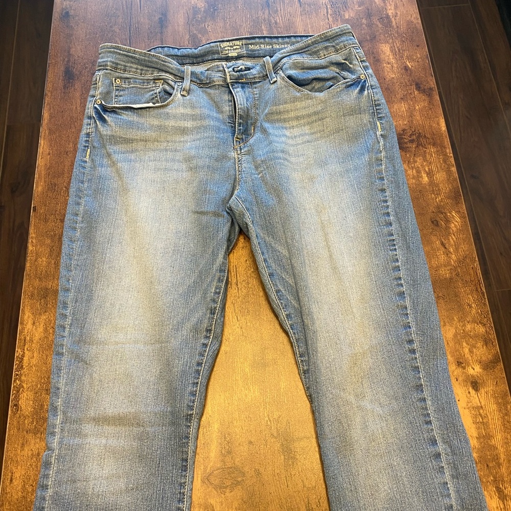 Signature by Levi Strauss & Co. Gold Label Women's Mid-Rise Skinny Jeans
